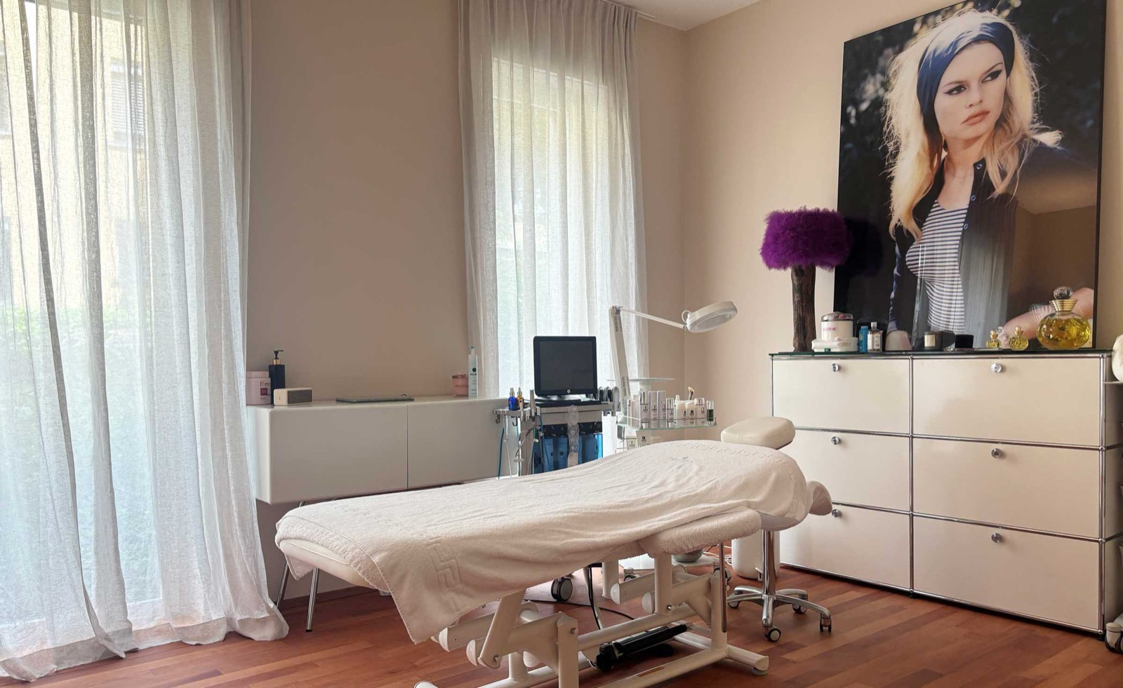 Behandlungsraum im Kosmetikstudio Andrea Wiedmer in Zürich Seefeld