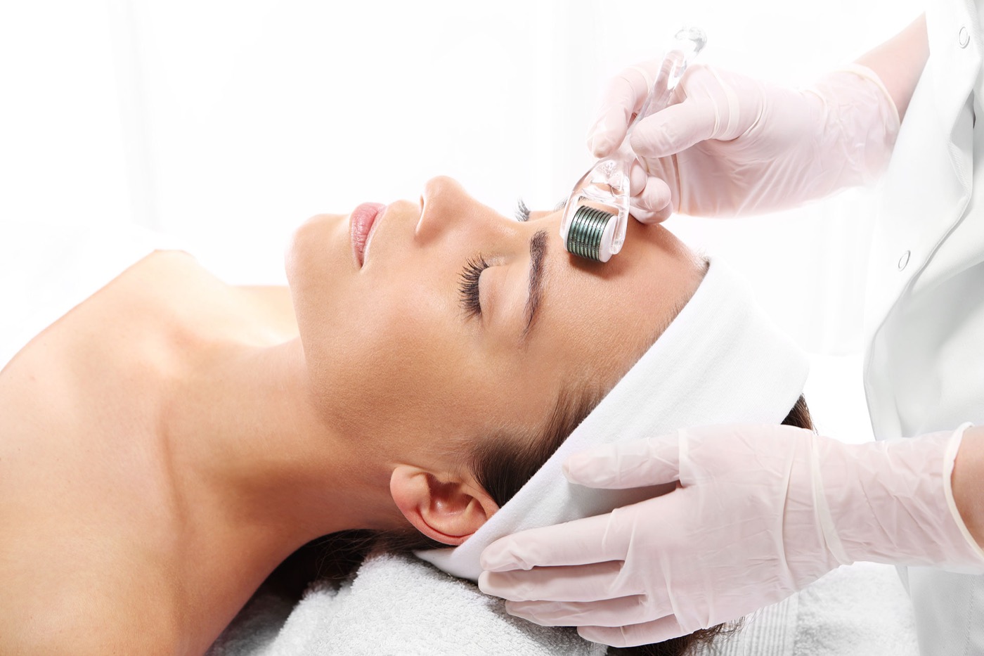 Microneedling mit dem Dermastamp bei Andrea Wiedmer Kosmetik in Zürich Seefeld